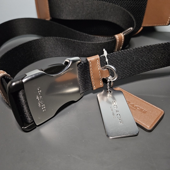 Coach Wyatt Belt Bag in Signature Canvas With Banana Print - New - Picture 3 of 11